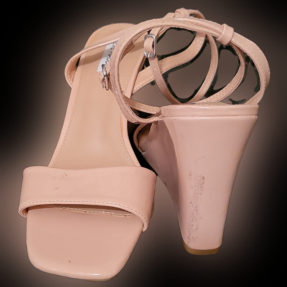 NWOT Steve Madden Women’s Wedge Tan Strappy Sandals Size 11